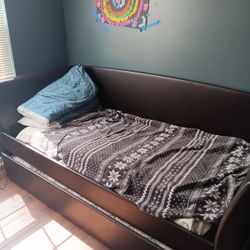 Daybed with Trundle