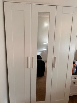 Wardrobe with 3 doors