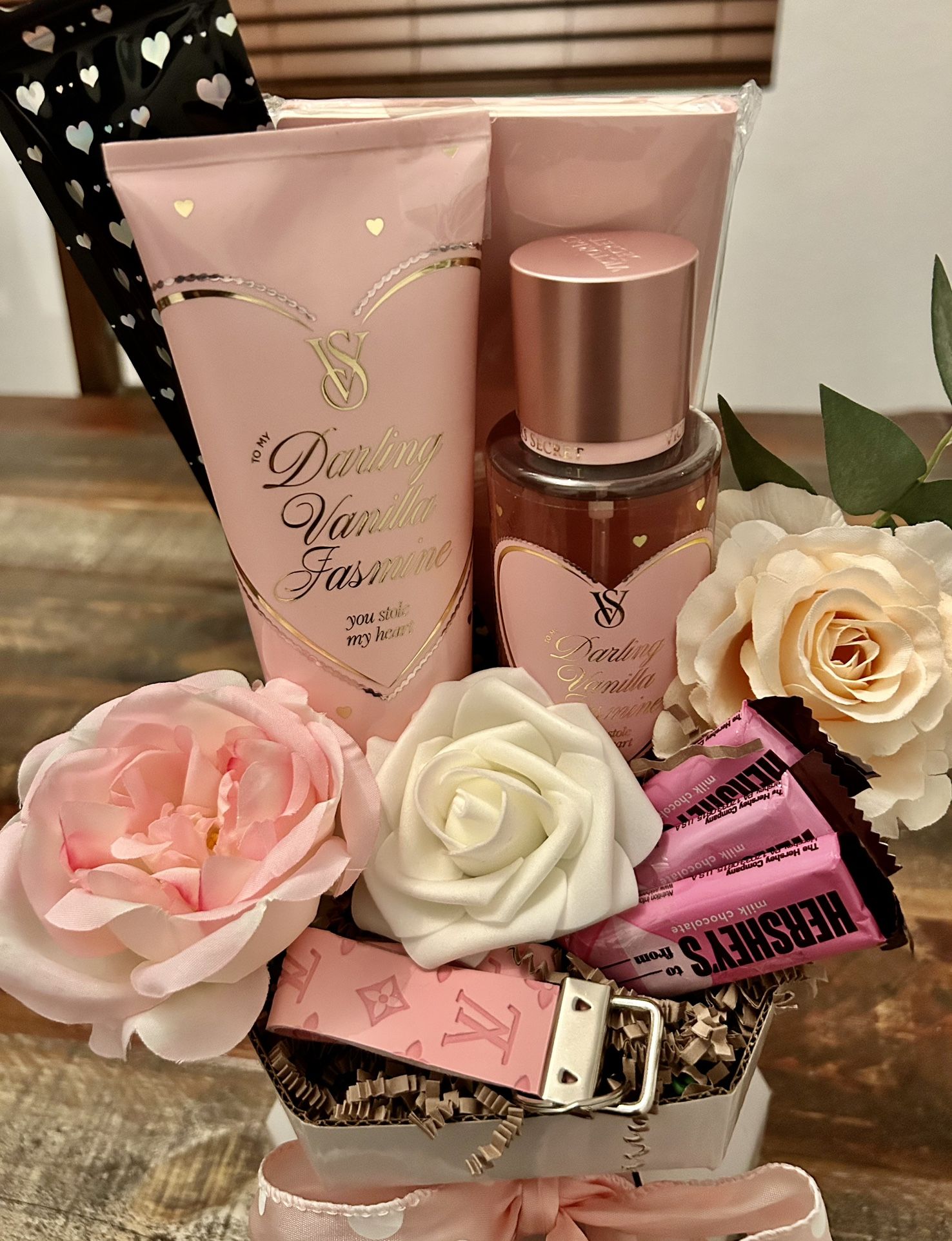 V-Day Gift Basket πΈππΈ