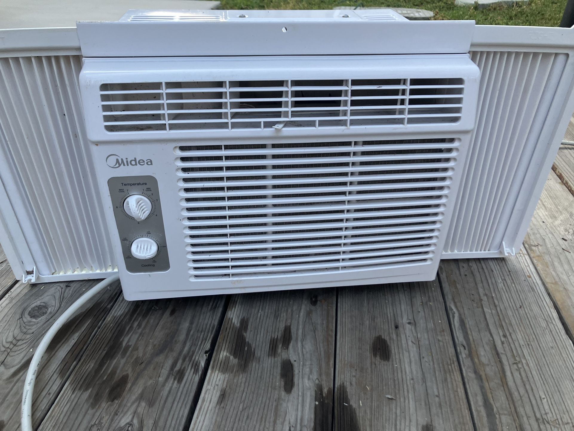 AC window Unit midea-$65 OBO