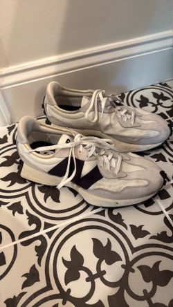 Women’s New Balance 327 Sneakers Size 9
