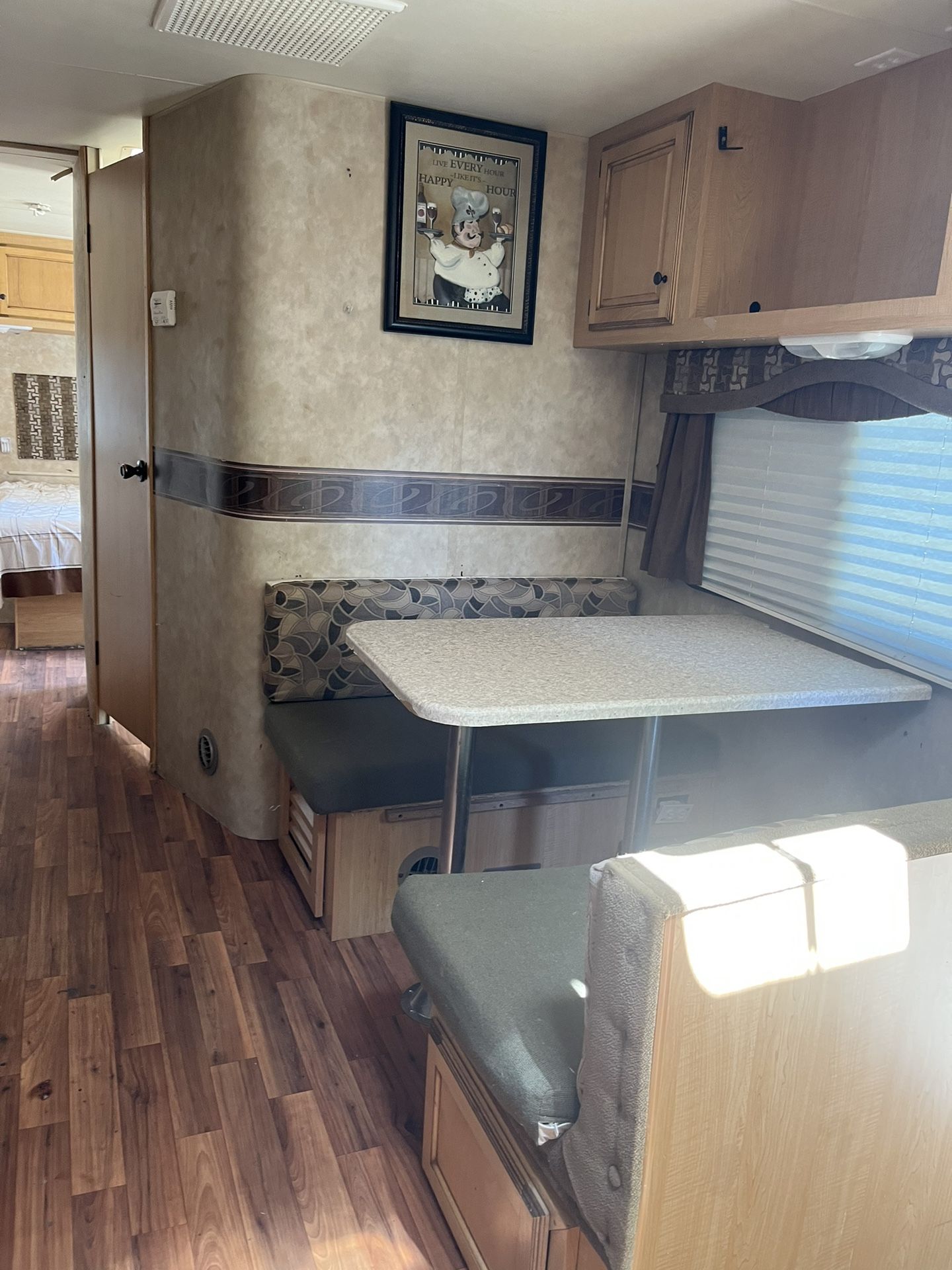 2010 Travel Trailer In Víctorville Ca for Sale in El Monte, CA OfferUp