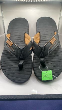 Size 7 pair of black Flojos Men's Waverunner Flip-Flops