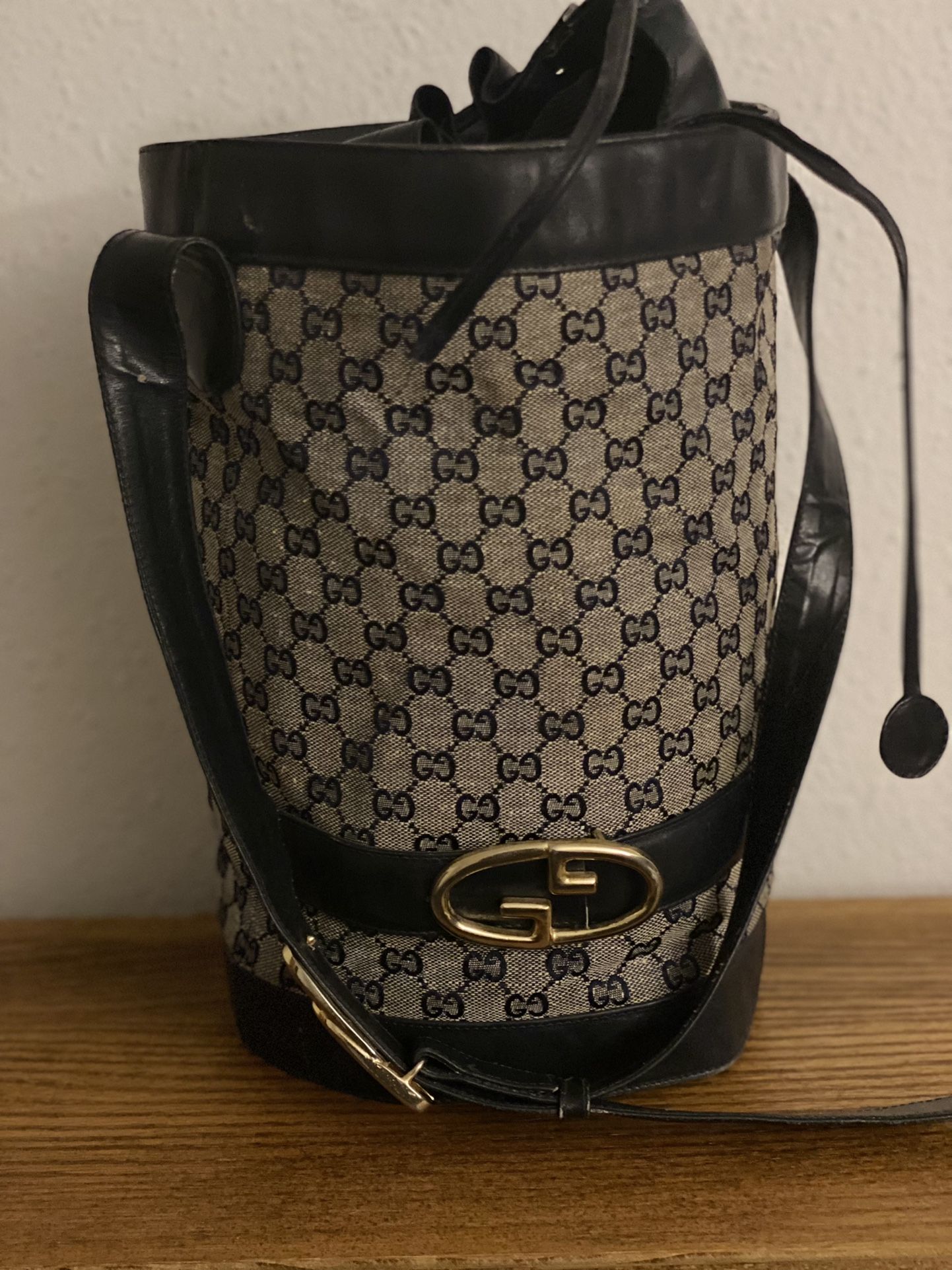 Authentic 70s Vintage Gucci Made In Italy Brevettato Bucket Bag 750 (OBO)