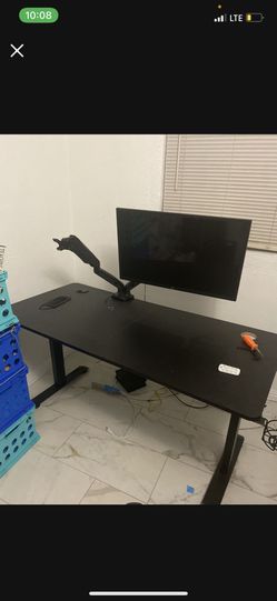 Gaming Table With 32’ Monitor And A 50’ TV