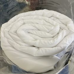 Queen Size Duvet Insert/Comforter