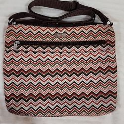 Baggallini Large Crossbody in Fall Color Chevron Pattern Great Condition