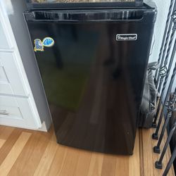 $75 Mini Fridge 
