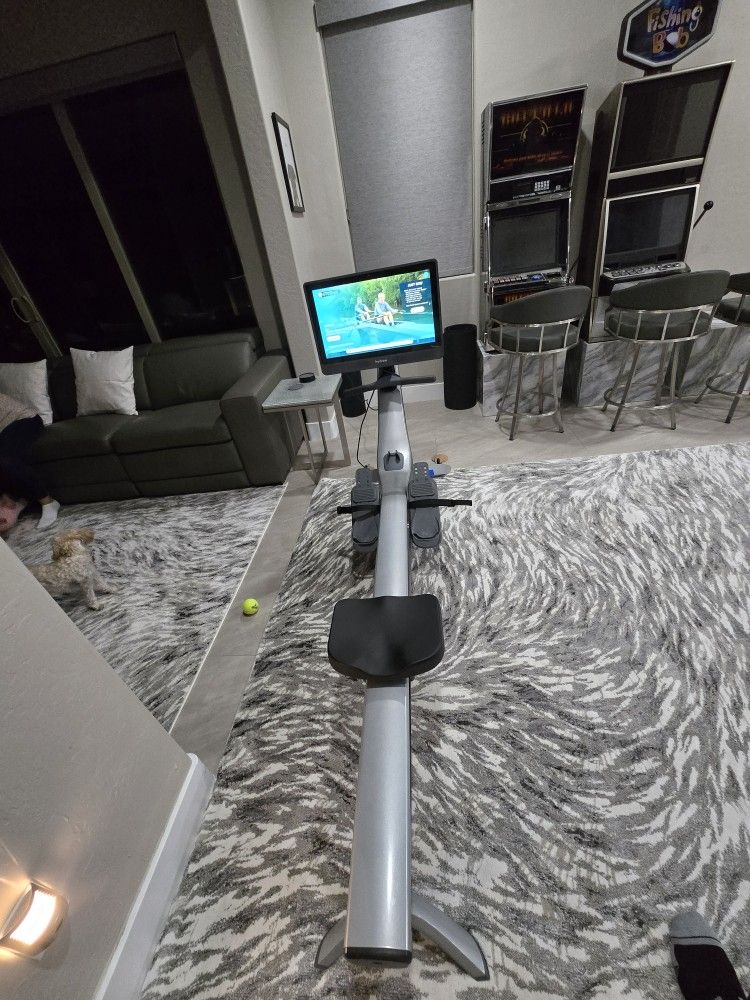Hydrow Orgin Rowing Machine, 22" Touchscreen!