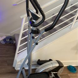 Sunny Health and Fitness Elliptical SF-E905