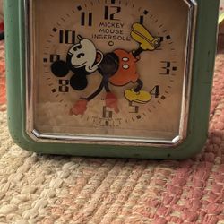 1933 INGERSOLL Mickey Mouse Hands Electric Clock