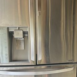 LG DOOR IN DOOR FRENCH DOOR REFRIGERATOR $575 Delivery for small fee 🚛