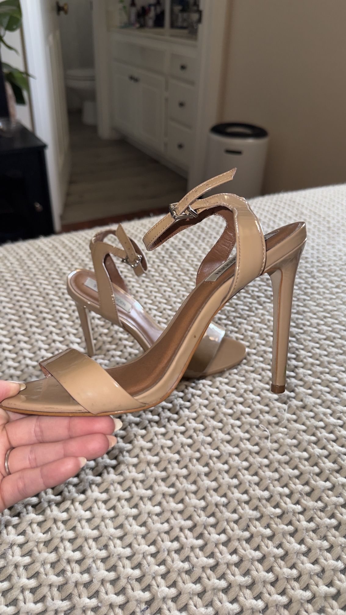 Steve Madden Nude patent heels