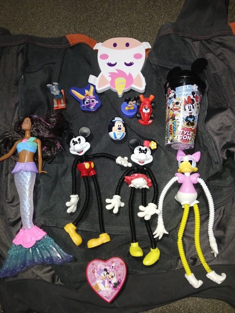 Mickey And Minne Mouse Plus 12 More Toys