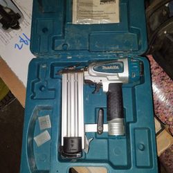 Makita 18 Gauge Brad Nailer
