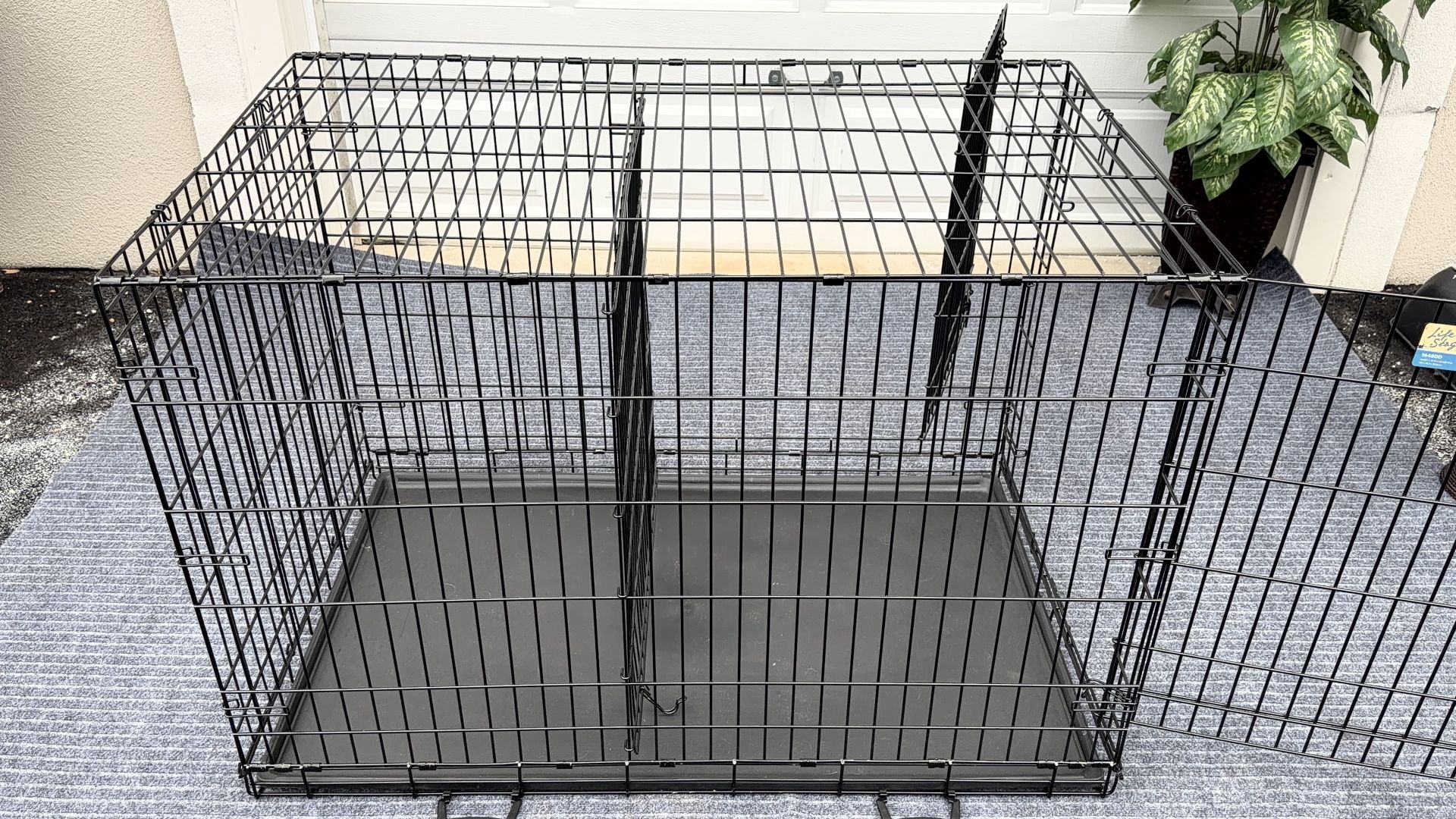 XXL MidWest Folding Metal Dog Cage/Crate W/2 Door & Divider. Delivery Available π.
