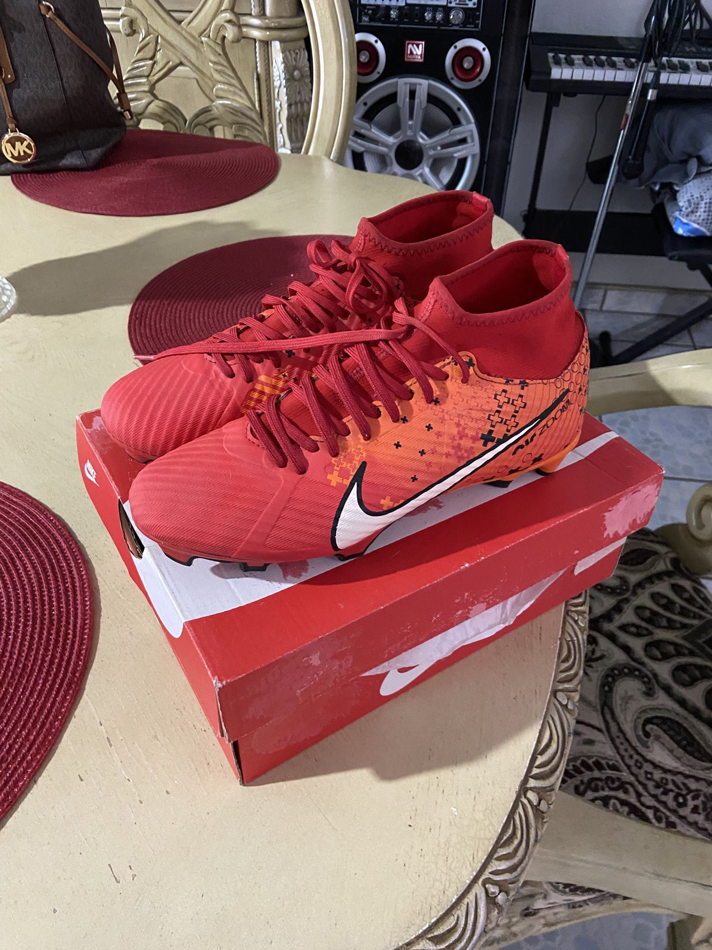 Soccer shoes