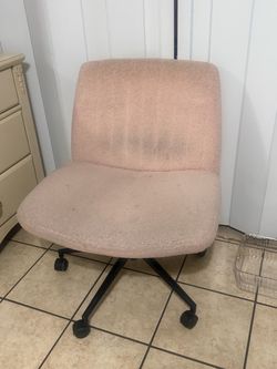 PINK CRISS CROSS CHAIR