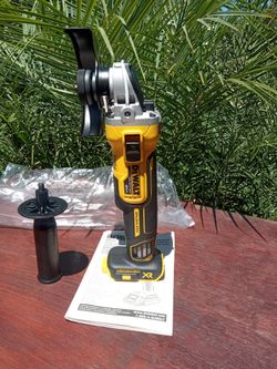 DeWalt 20 v new XR.  Grinder.  W / handle.   Perform