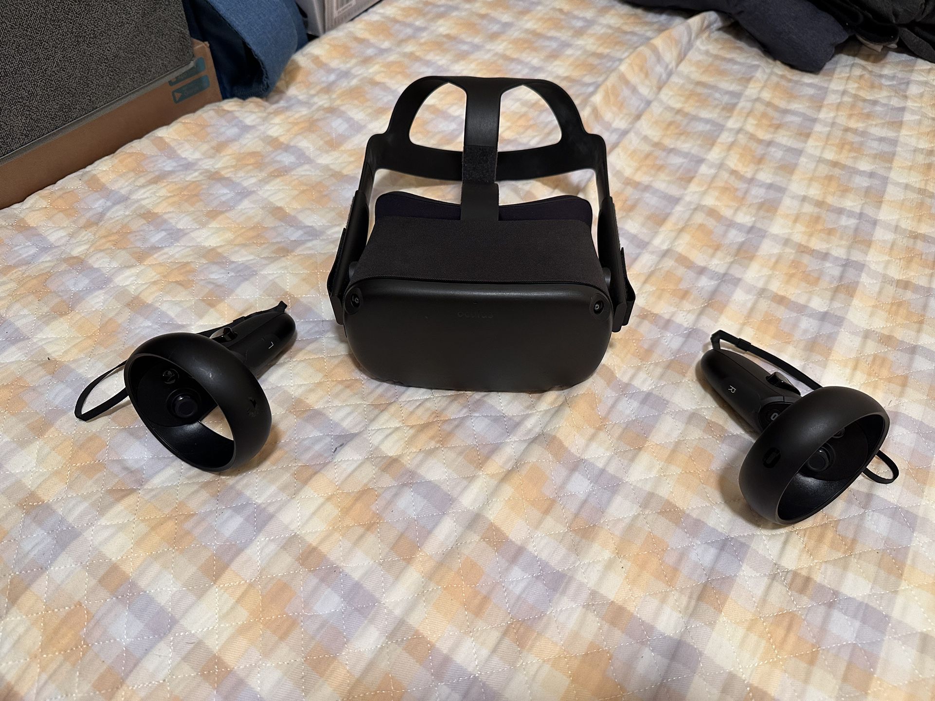 oculus quest all-in-one vr gaming headset(64gb)