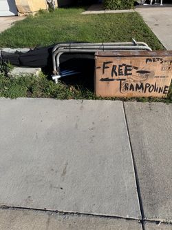 Trampoline with safety net