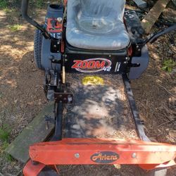 200 Cash ....Zero Turn For FIX Or PARTS...As Is Motor Not Locked