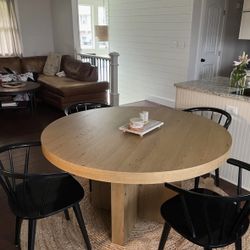 Dining Room Table (Original value On Wayfair 1300)