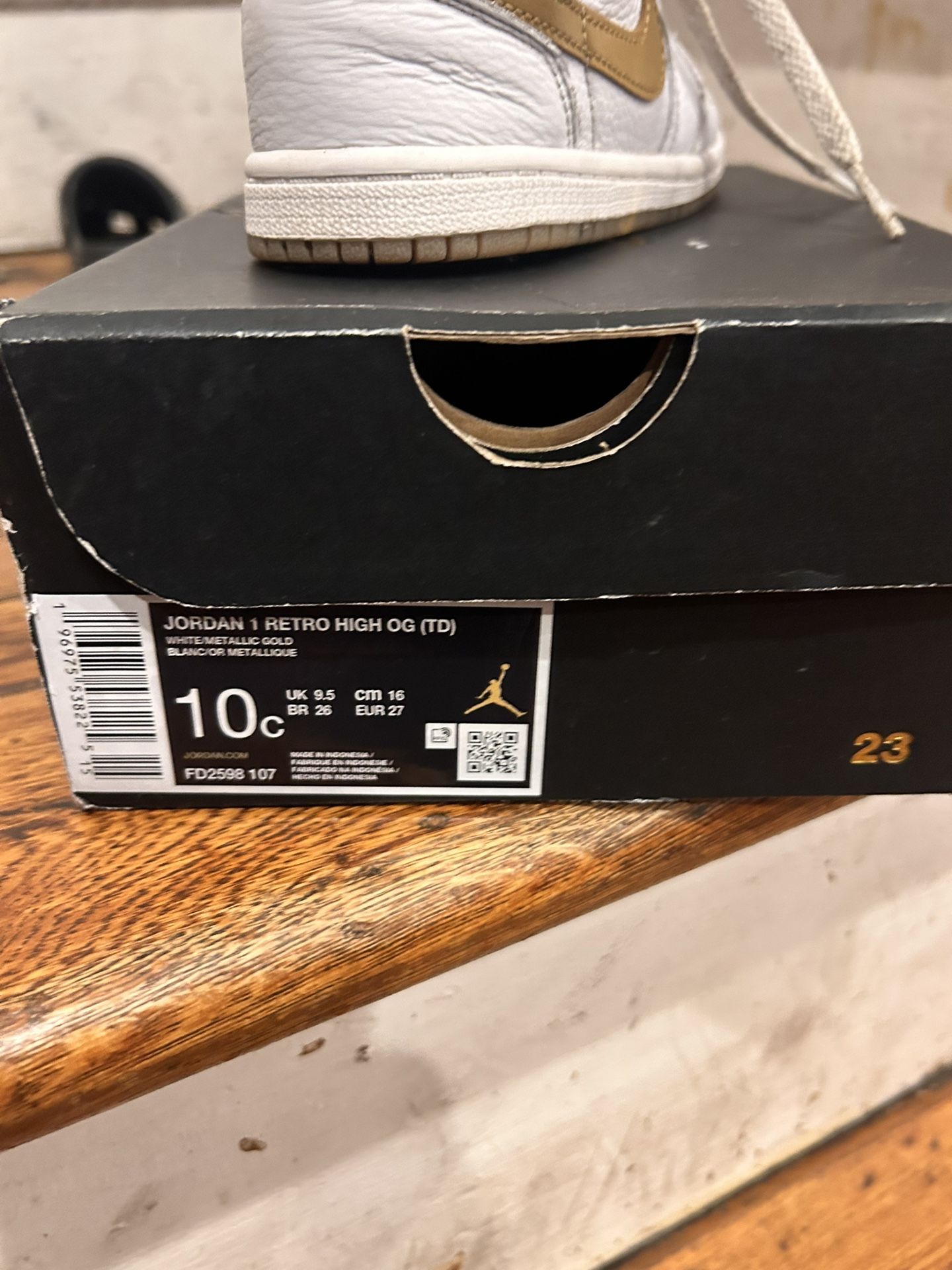 Jordan 1 High Top White And Gold Size 10c