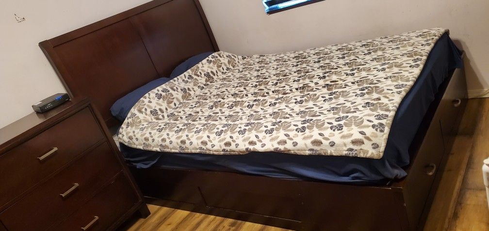 Bed Full And Dresser