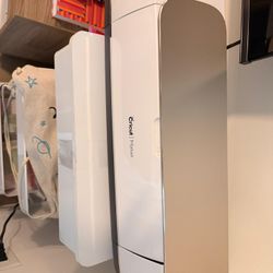 Cricut Maker cutting machine