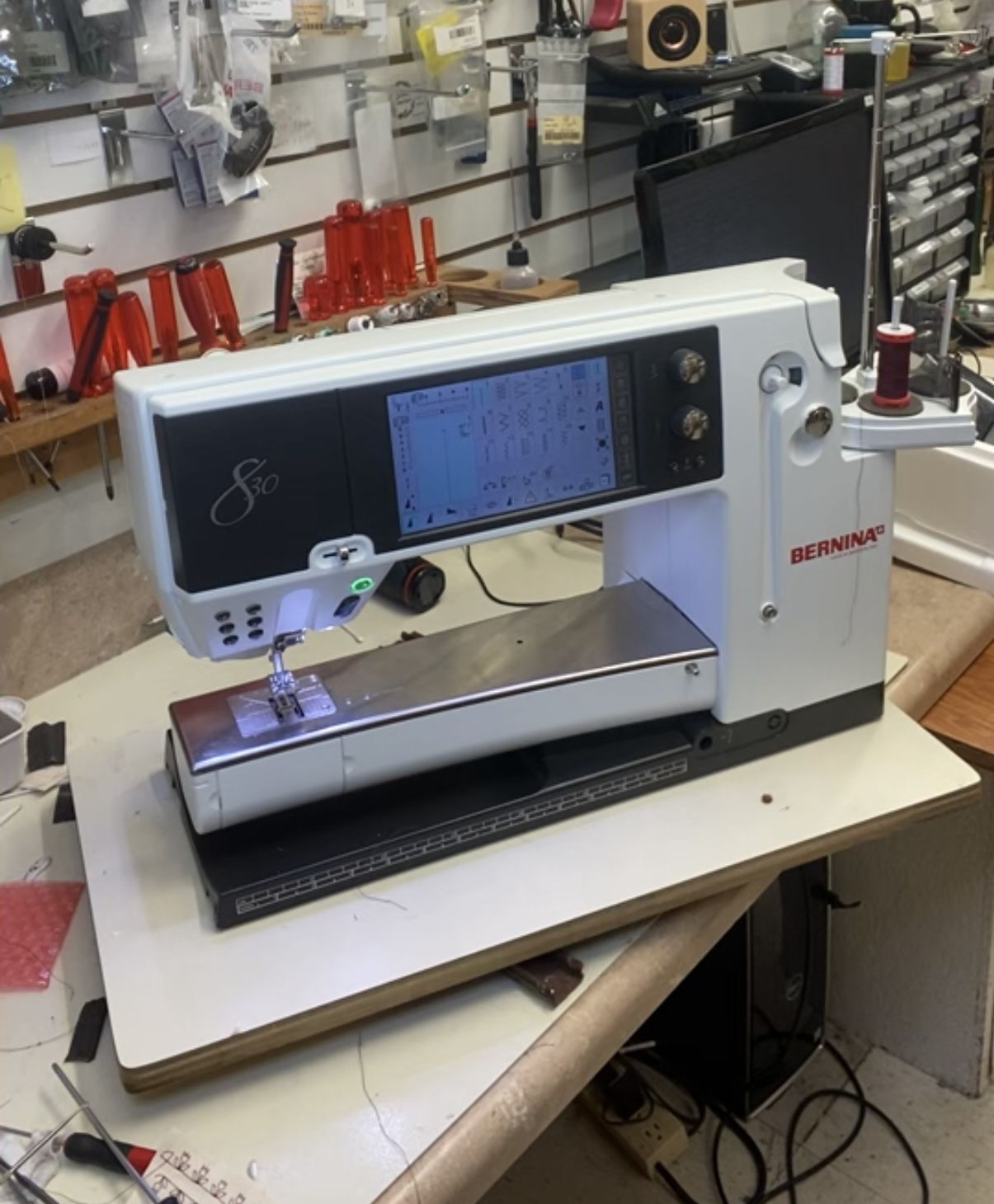 Bernina 830 - Embroidery & Sewing