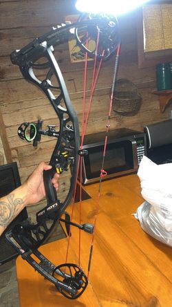 Hoyt Carbon RX Ultimate Predator Compound Bow