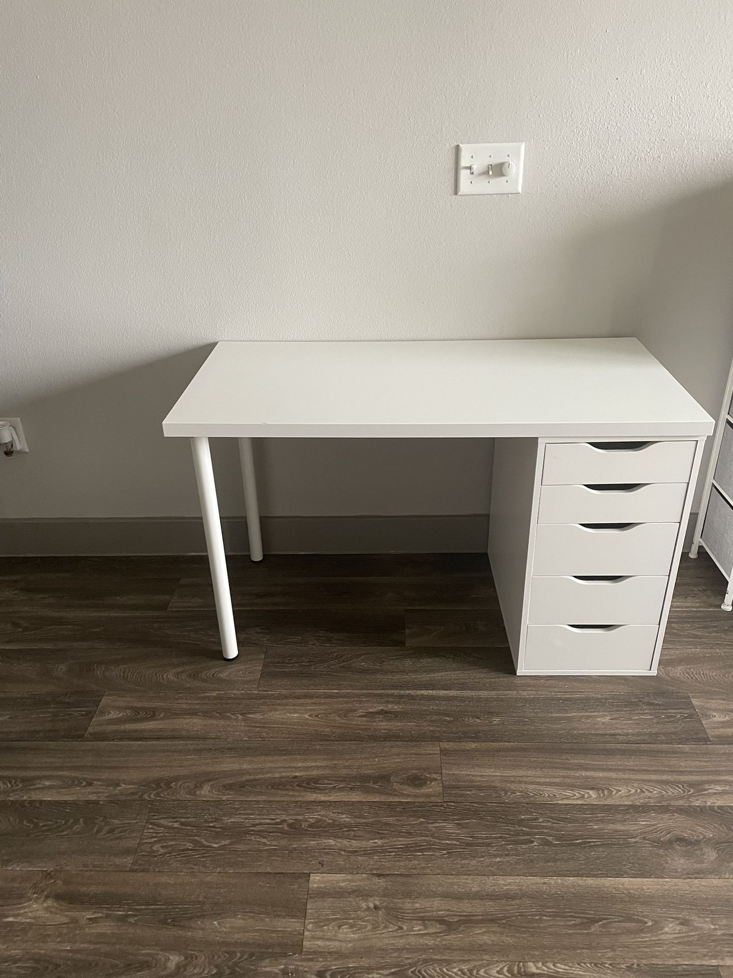 White desk with storage drawers