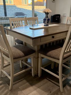 Bolanburg counter height dinning table and 4 bar stools