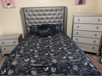 Glam Silver Queen Bedroom Set