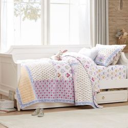 Pottery Barn Ava Daybed + Trundle