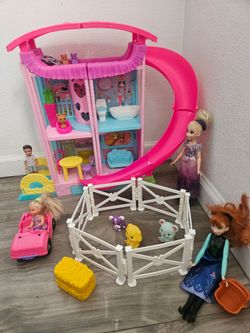 Mini house and dolls included