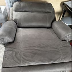 PENDING - FREE Wide Recliner - Very Comfortable 