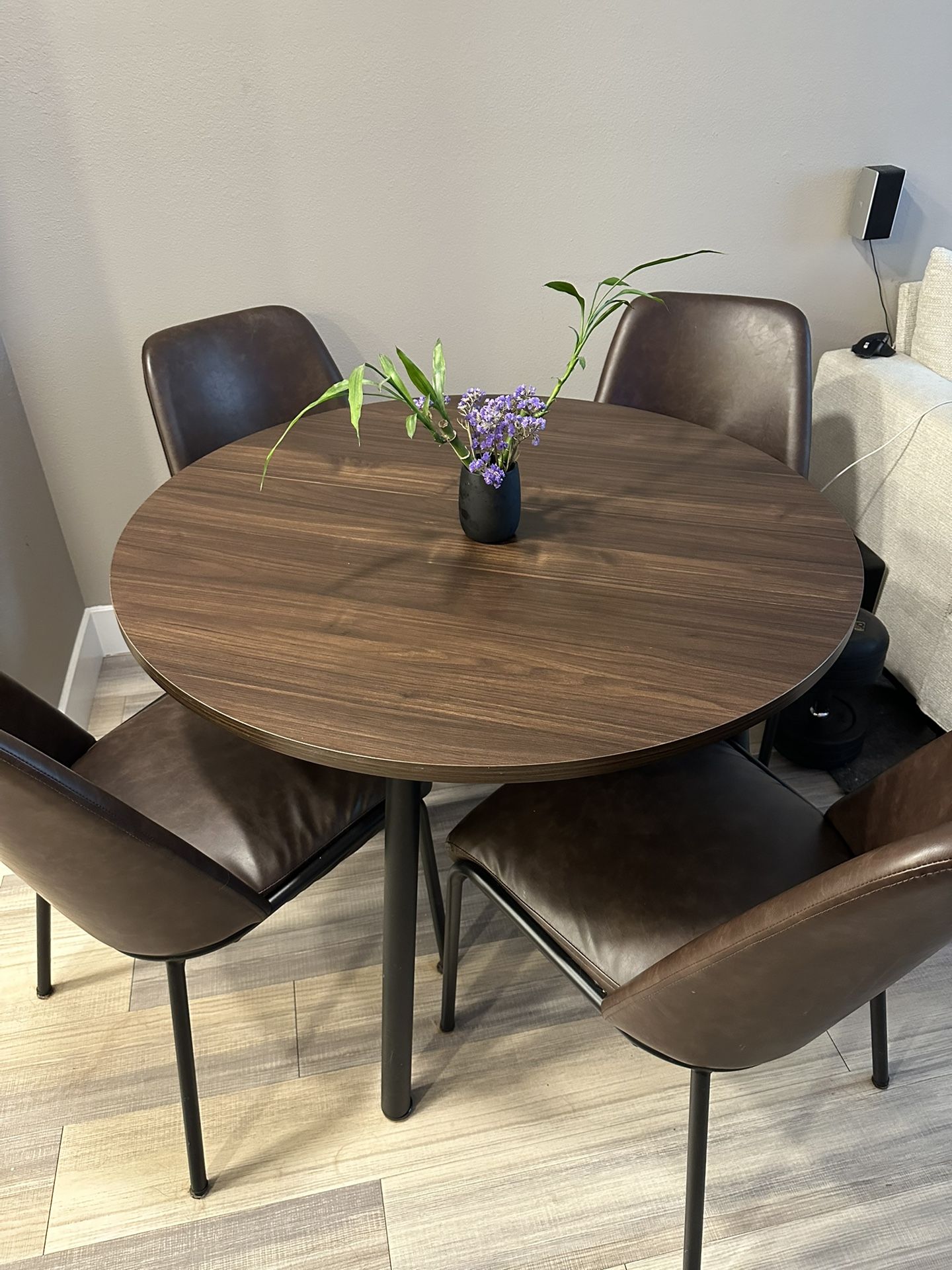 Brown Dining Table With Leather Chairs