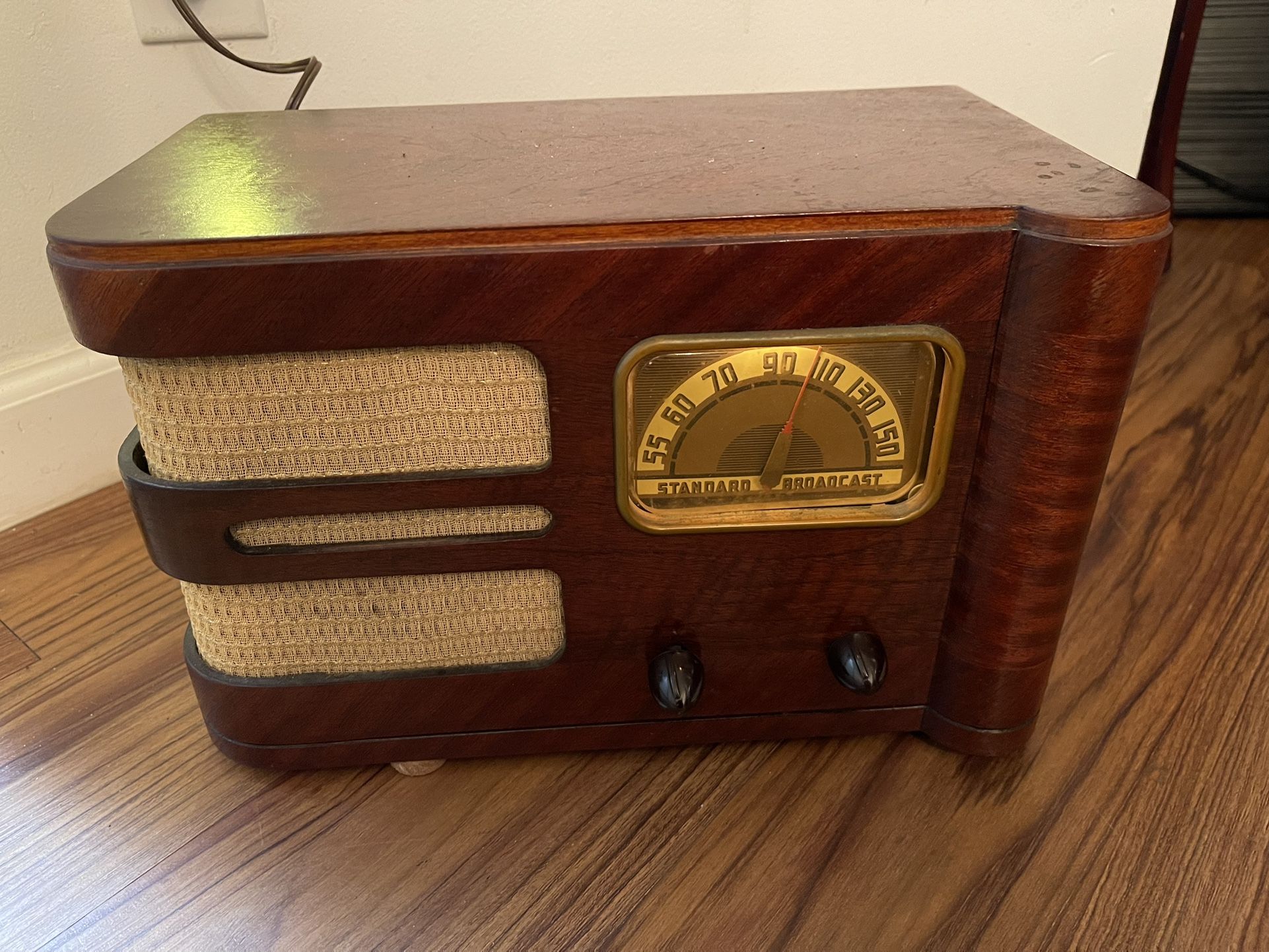 ANTIQUE 1940 GE TUBE RADIO CANADIAN JK50 TABLE In Good Condition $30 Firm On Price