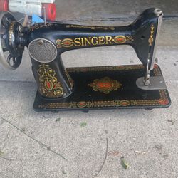 Singer Antique Sewing machine