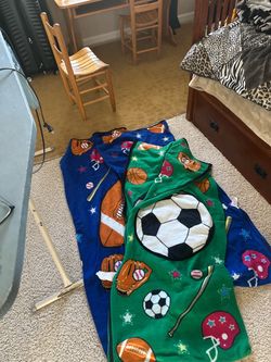 kids Sports-Themed sleeping Blankets, with zippers