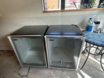 Undercounter fridge without shelves