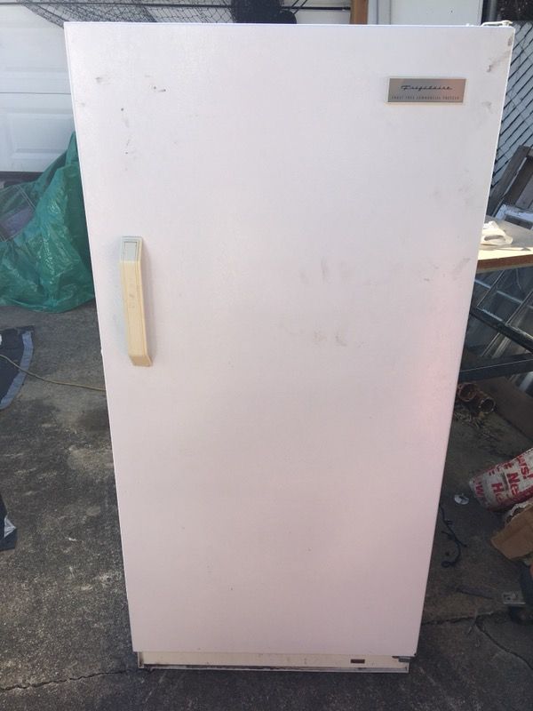 Frigedaire Upright-Standing Freezer 60x28x28