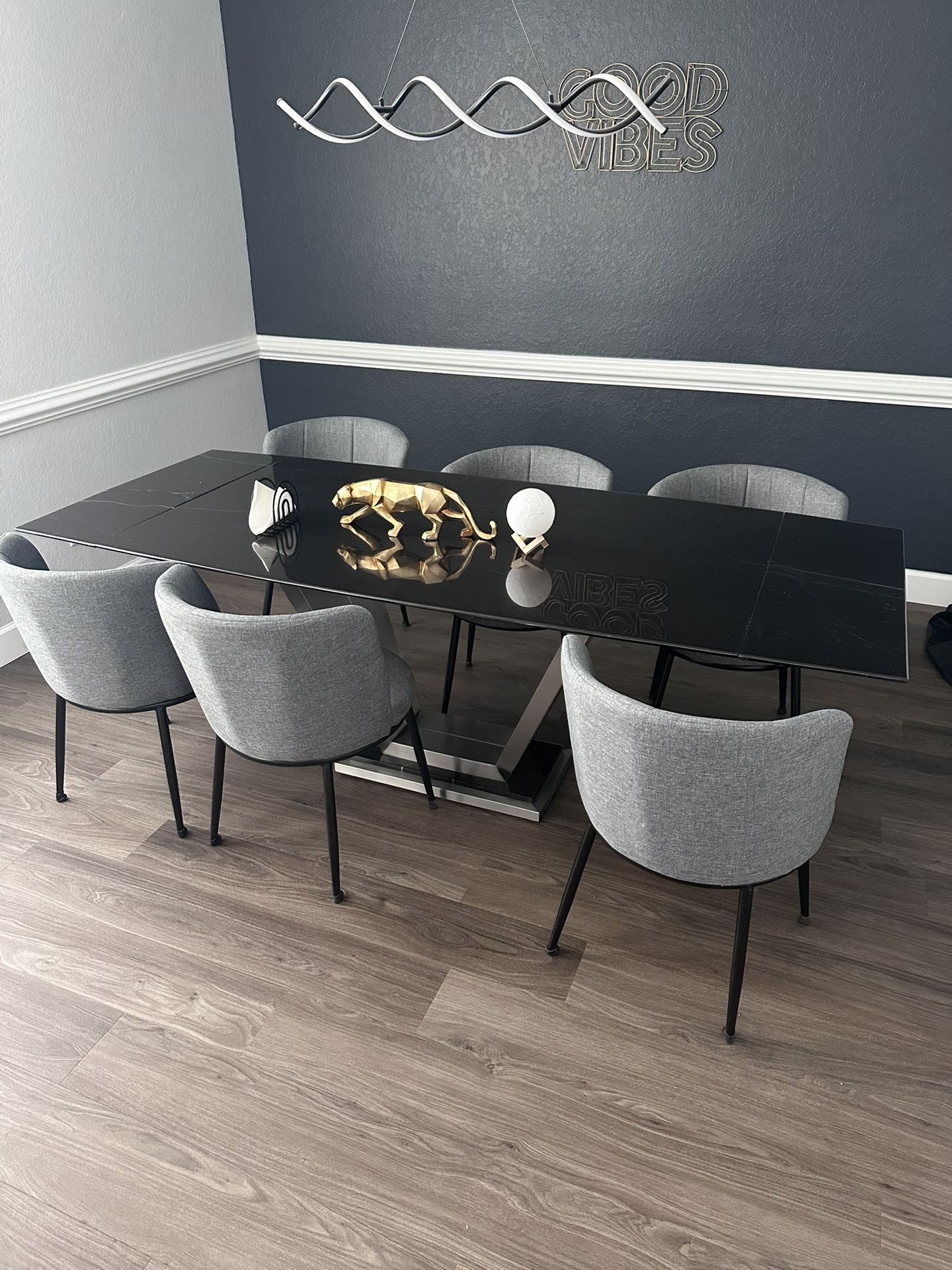Marble extendable Dining Table - 6 Chairs