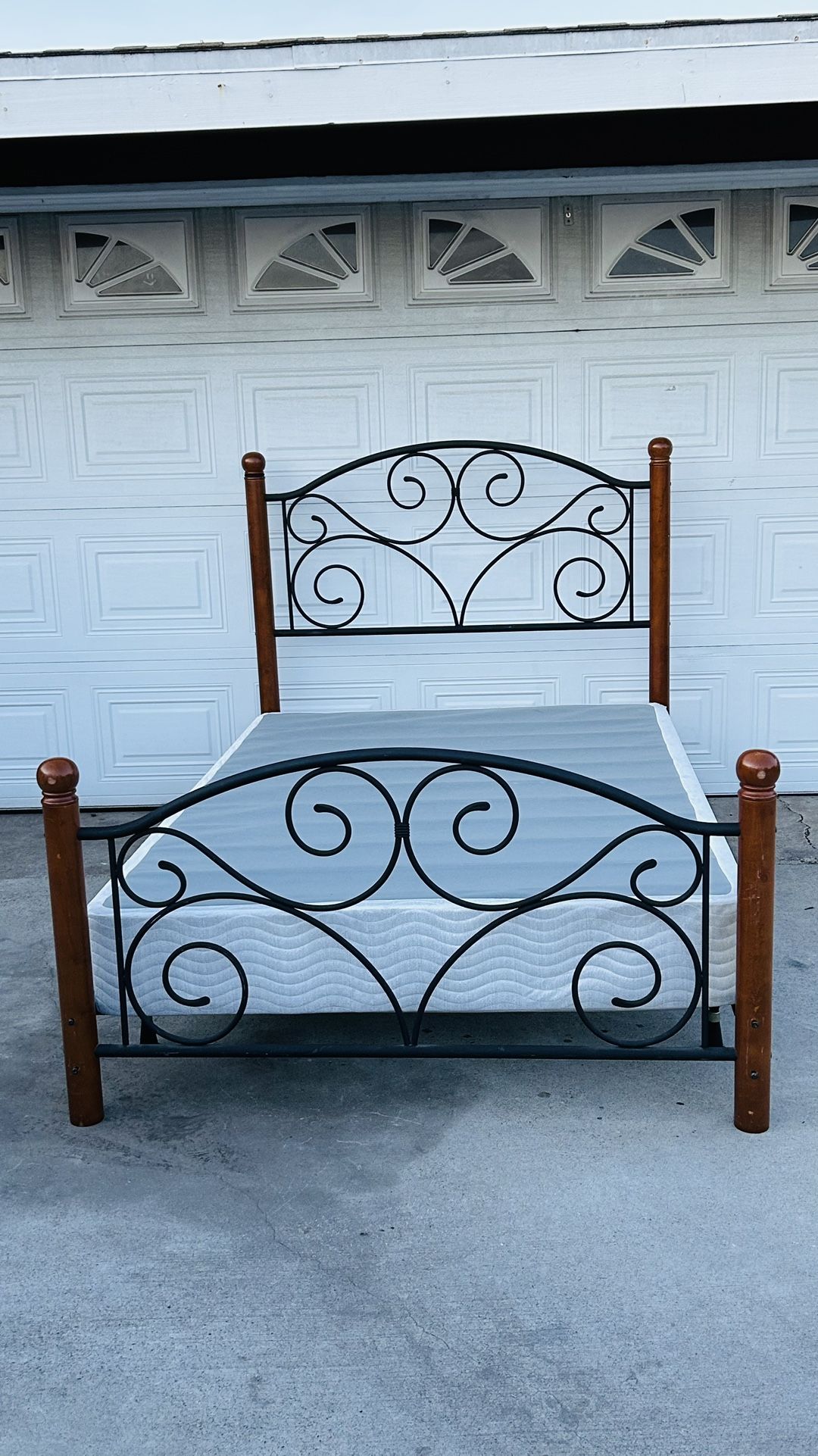 Full Size Metal Bed Frame And Box Spring 