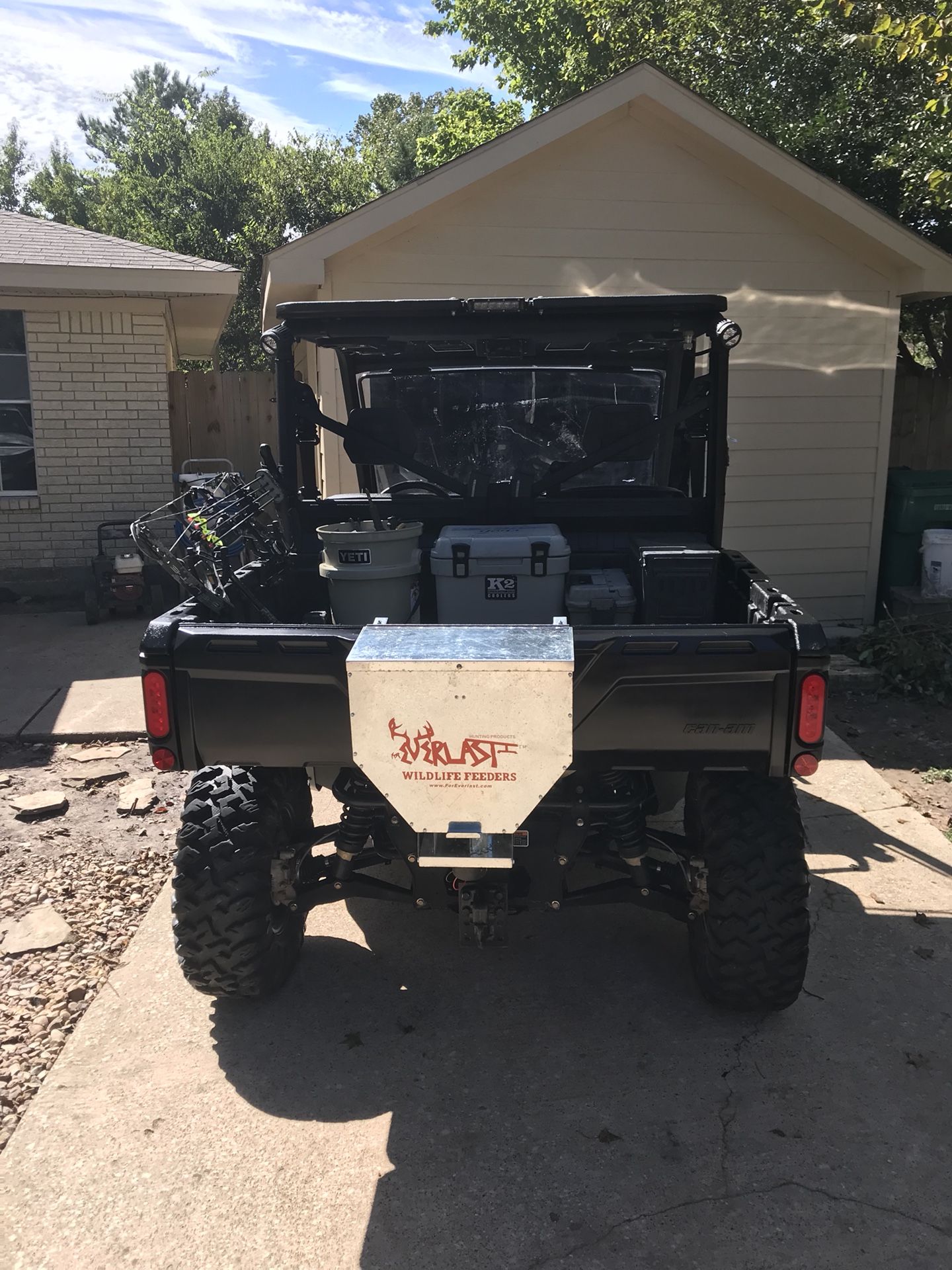 Everlast feeder and receiver hitch