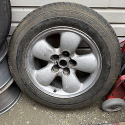 Goodyear Tire w/ Alloy Rim – P275/60R20 – 5 Lug Wheel