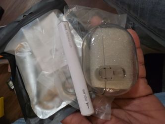 BEATS Earbuds Charging Case with Accessories