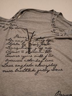 New Without Tags Signature Graphic Top XL